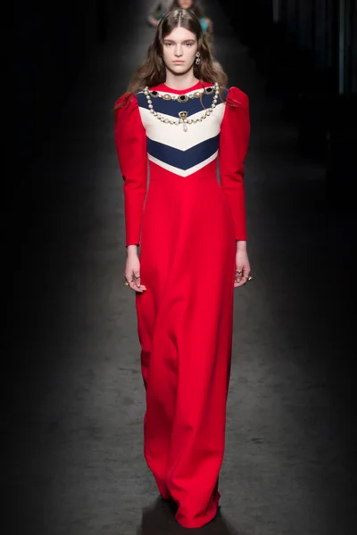 Look 19